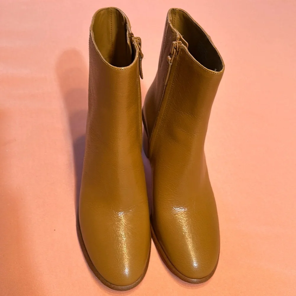 New TORY Burch Leather Boots. Size 7.